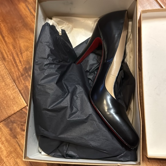 Louboutin black pumps 40.5 originally purchasers from the Real Real - Picture 2 of 7